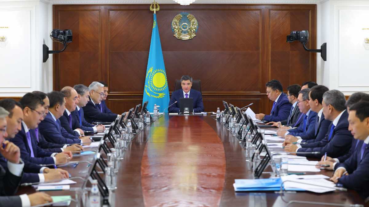 Энергетикалық және коммуналдық инфрақұрылымды жаңғырту жөніндегі ұлттық жоба: Олжас Бектенов жұмыс қарқынын арттыруды тапсырд