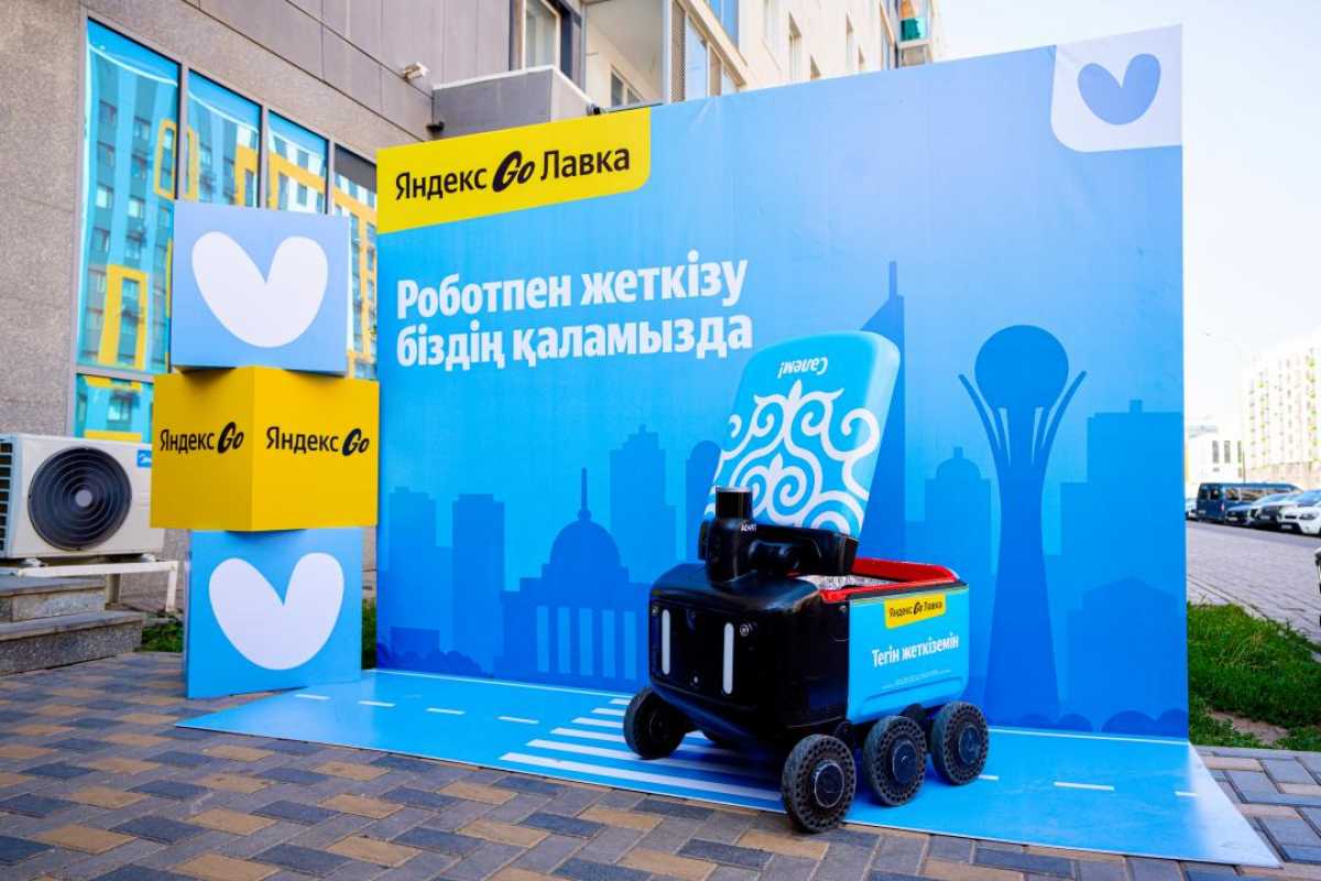 Астанада робот-курьерлер тапсырыс жеткізе бастады