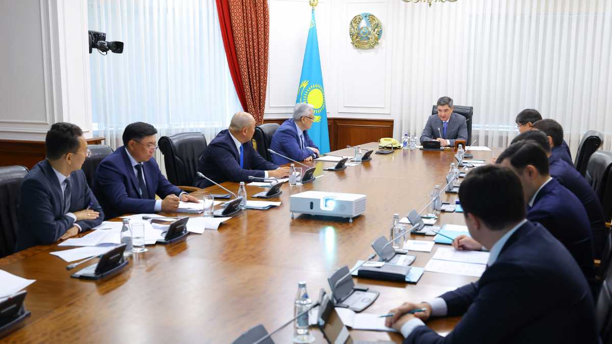 Олжас Бектенов бизнесті дамыту мәселелері жөнінде кеңес өткізді