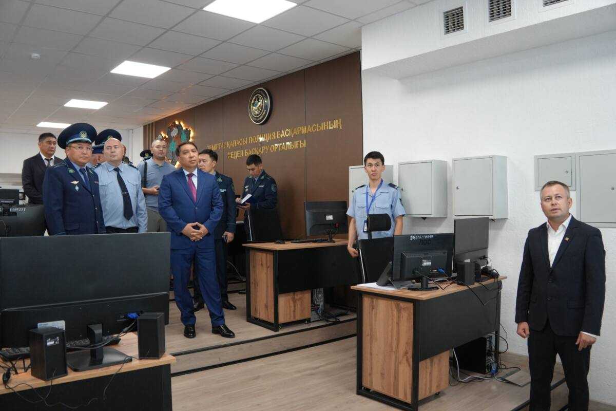 Ішкі істер министрінің орынбасары Қарағанды облысында полицияның цифрландыру жобаларымен танысты