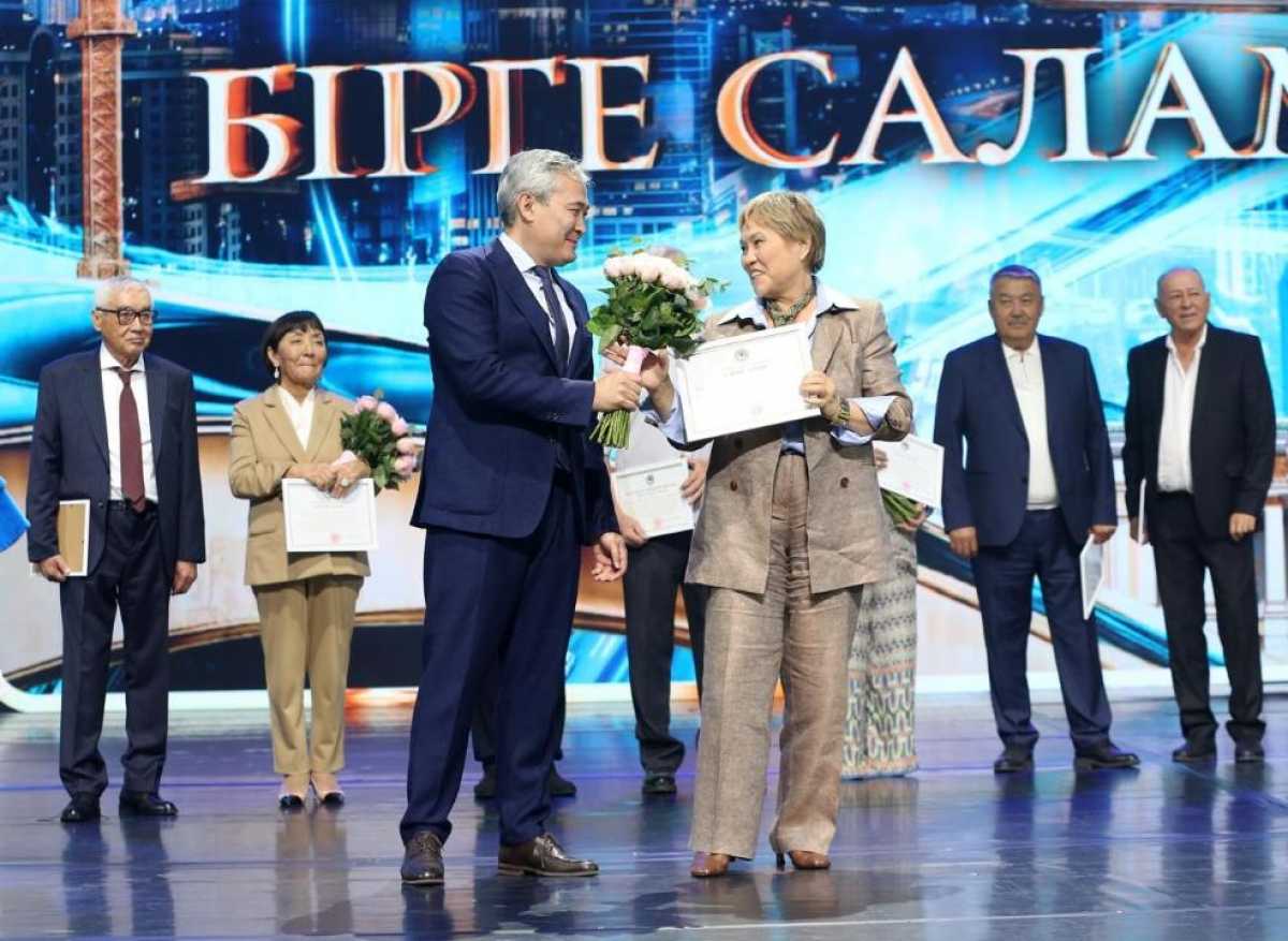 Алматыда құрылысшыларды кәсіби мерекесімен құттықтады