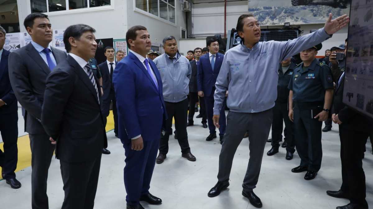 Нұрлыбек Нәлібаев Kazakhstan Paramount Engineering отандық қорғаныс-өнеркәсіп кешенінің кәсіпорнына барды