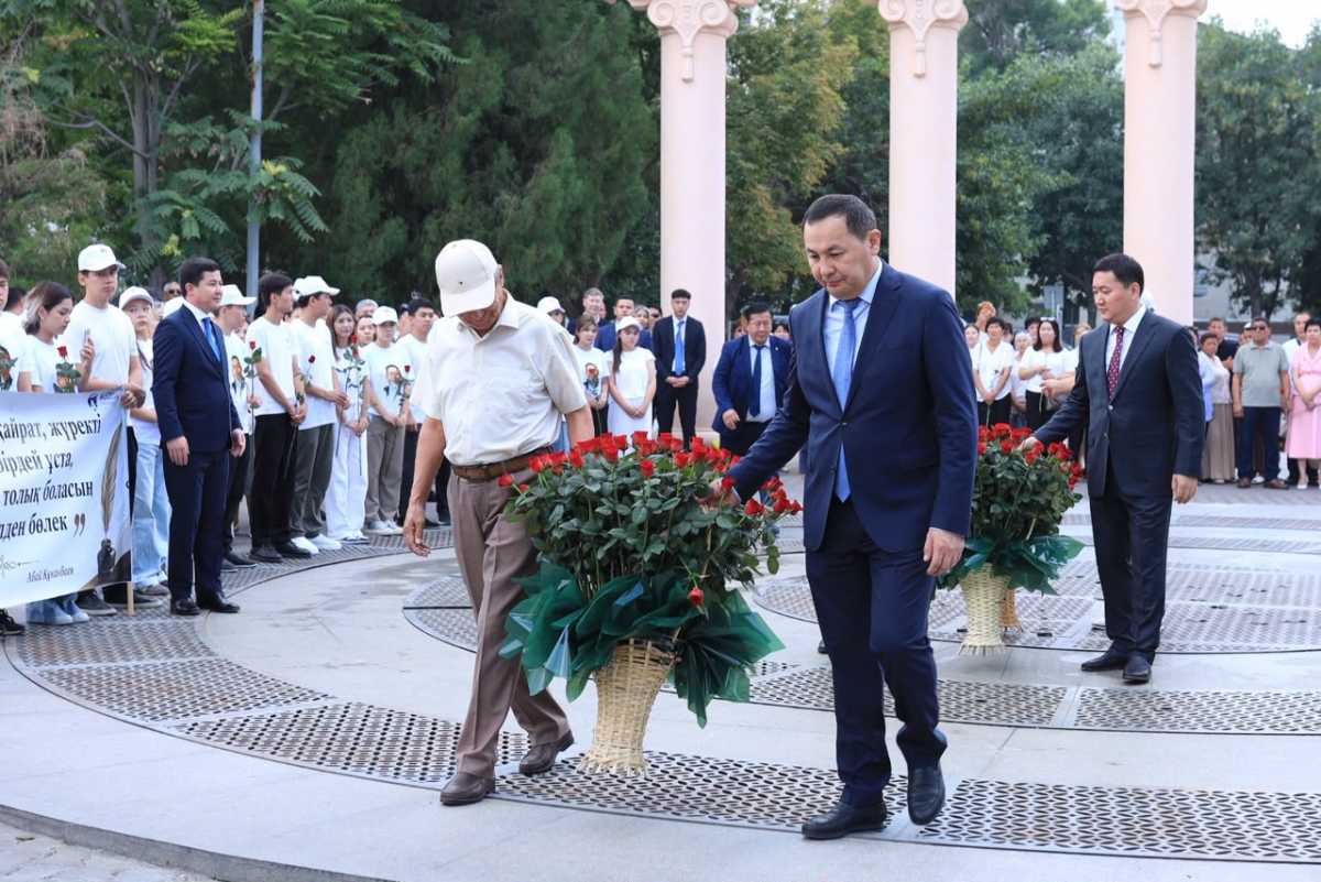 Шымкентте Абай Құнанбайұлының туған күніне орай тағзым шарасы өтті