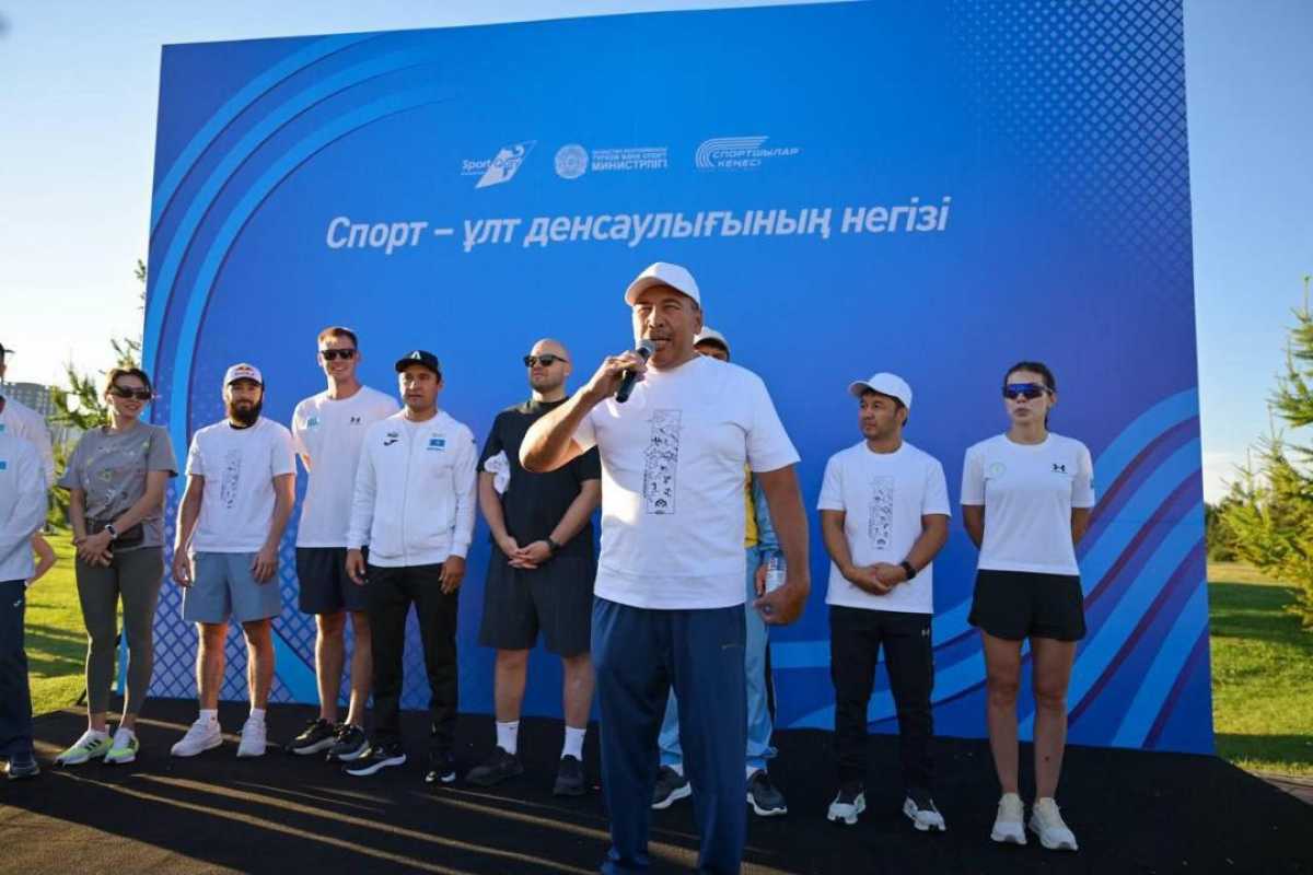 Спорт апталығы: елордалықтар Олимпиада чемпиондарымен бірге «10 000 қадам» іс-шарасына қатысты