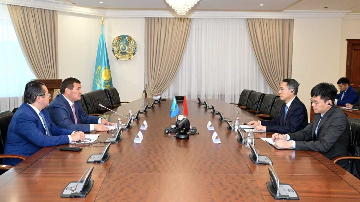 Қазақстан Республикасы Премьер-министрінің бірінші орынбасары Қытайдың Қазақстандағы елшісімен кездесті