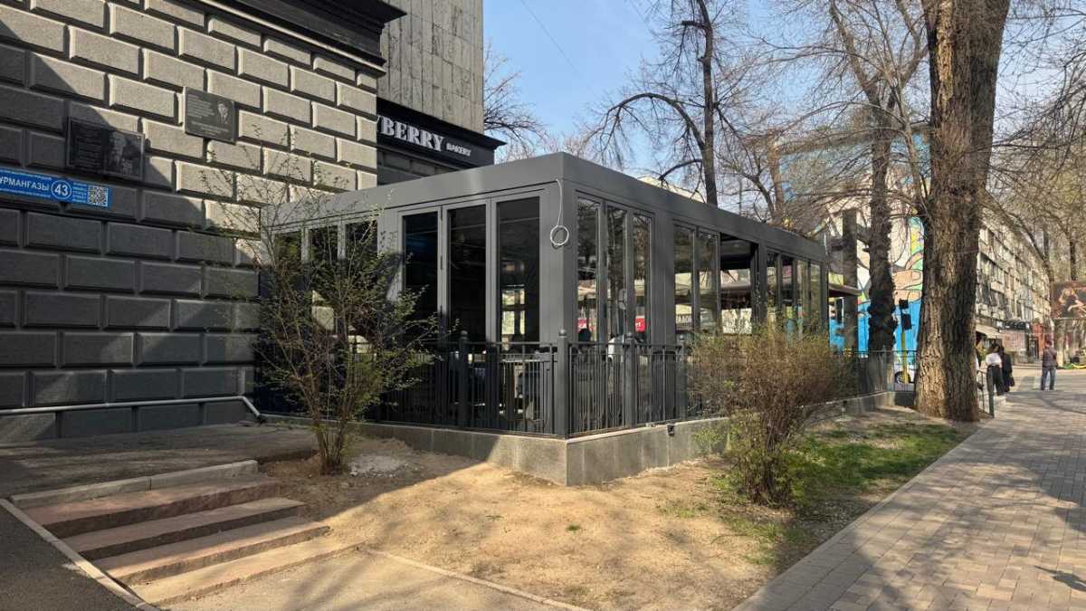 Алматы орталығындағы дәмханаға салынған қосалқы нысан бұзылды