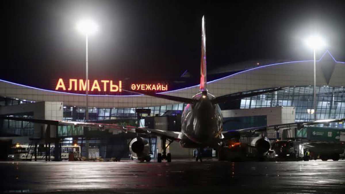Көлік полицейлері ұшақ бортында құқық бұзған жолаушыларды жауапқа тартты