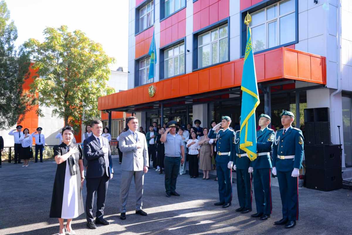 Шымкентте 405 мың оқушы үшін жаңа оқу жылы басталды