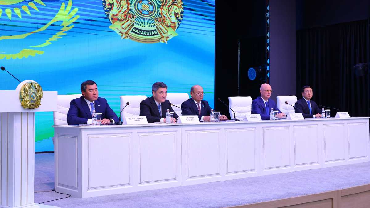 Олжас Бектенов Алматы облысының активіне өңірдің жаңа әкімін таныстырды