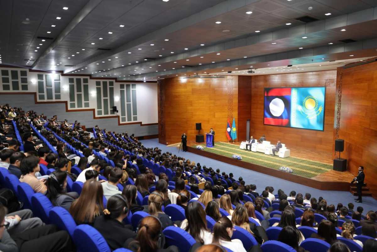 Лаос Президенті Тхонглун Сисулит қазақстандық студенттерге дәріс оқыды