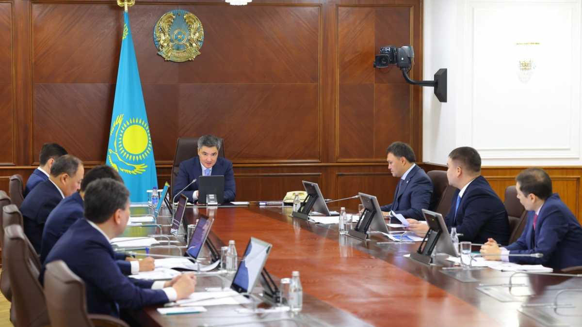 Олжас Бектенов мұнай өңдеу саласын дамыту мәселелері жөнінде кеңес өткізді