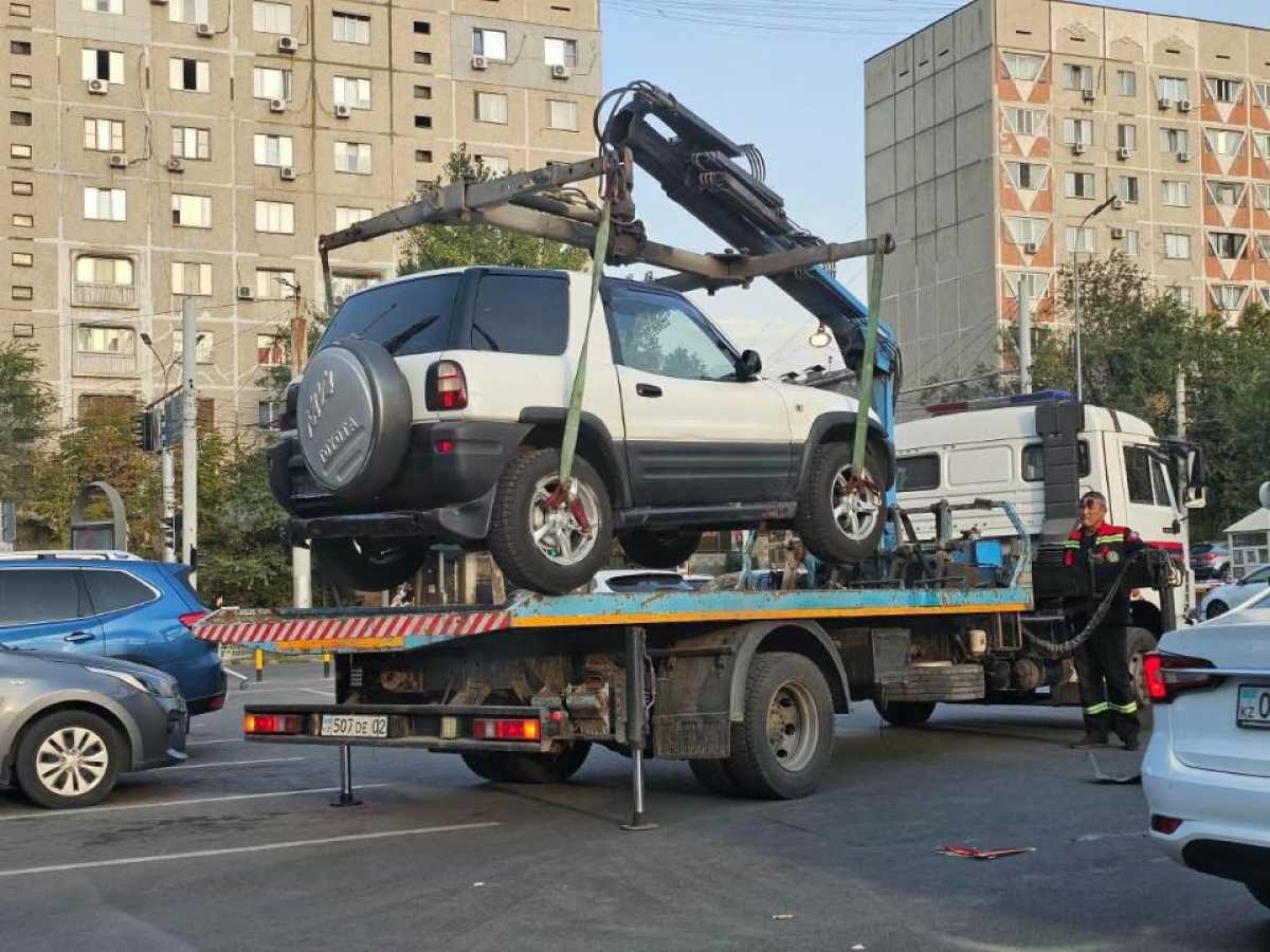 Алматыда арнайы тұрақта көлік сақтау үшін ақы алына бастайды