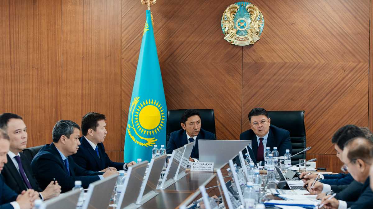Қанат Бозымбаев Атырау экологиясына қатысты мәселелерді жедел шешуді тапсырды