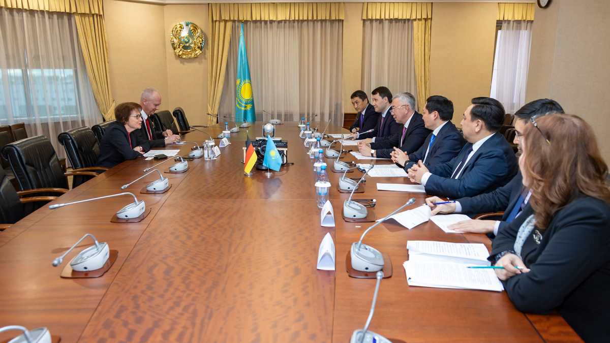 Қазақстан мен Германия өнеркәсіптік кооперацияны және көлік дәліздерін дамытуды талқылады