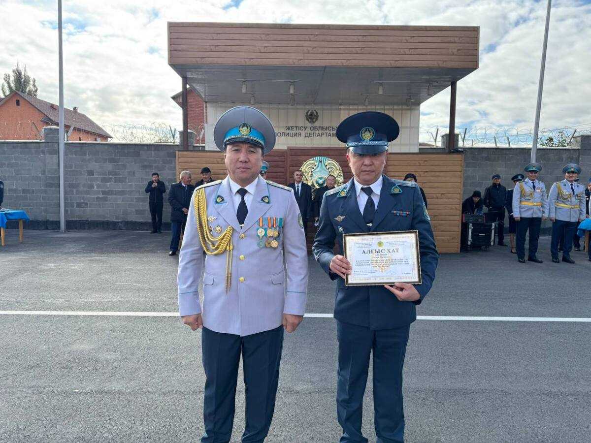 Жетісу облысында жас полиция қызметкерлері ант қабылдады